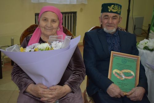 Пестречинцев поздравили с золотой и изумрудной свадьбами