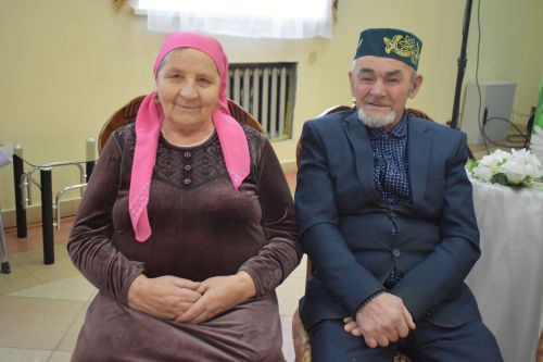 Пестречинцев поздравили с золотой и изумрудной свадьбами