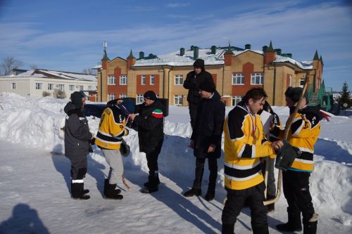 Турнир по хоккею в валенках в селе Шали