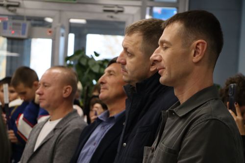 Окрытие ледового дворца после ремонта