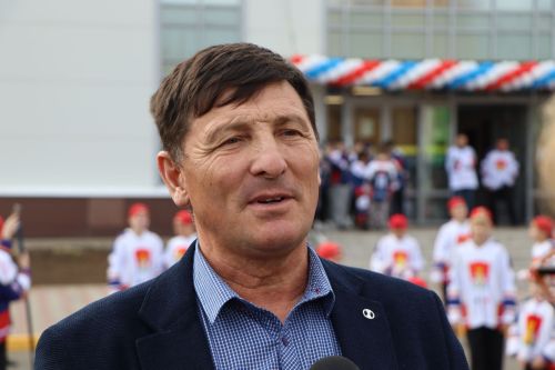 Окрытие ледового дворца после ремонта