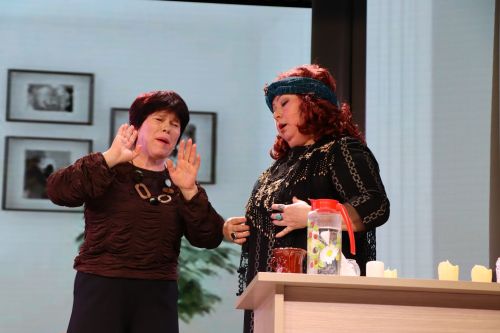 «Күрәзәче Зөлфирә» һәм «Кайнана» комедияләре