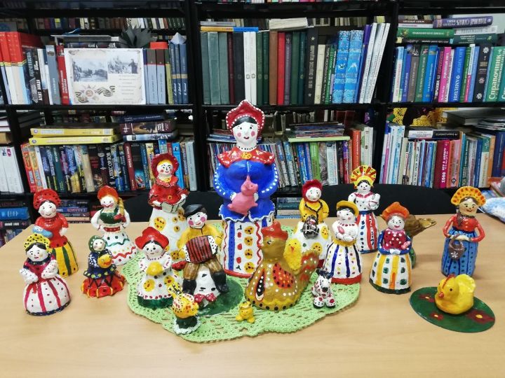 Библиоигрушка принесла Свинку, символ наступающего года
