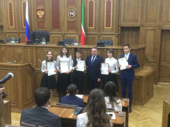 Учащихся Богородской школы наградили в Госсовете