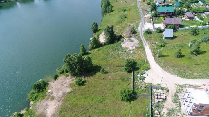 На берегу одного из озер в Пестречинском районе оборудовали незаконный частный пляж