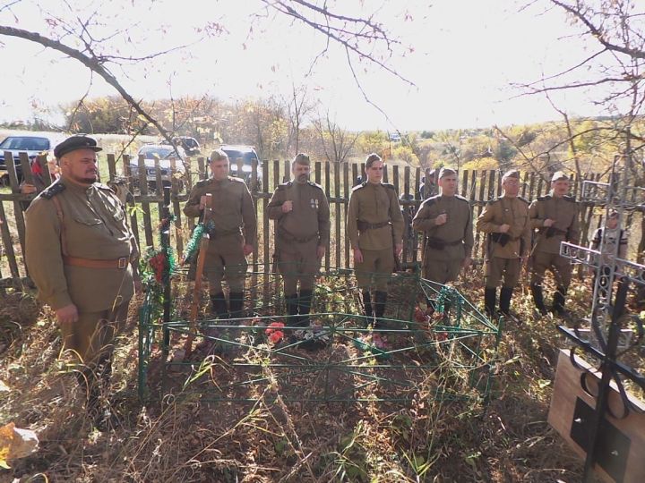 Люткинода рус-төрек сугышы герое Максим Терентьев хөрмәтенә истәлек тактасы куелды