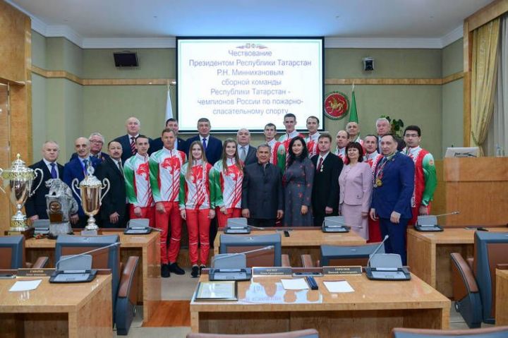 Сборная команды по пожарно-спасательному спорту попросила Минниханова выдвинуть свою кандидатуру на выборах в этом году