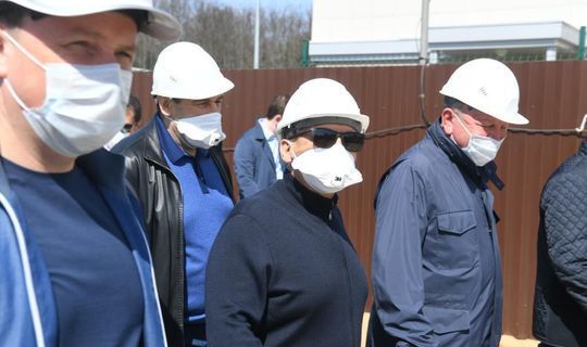Рустам Минниханов ознакомился с ходом строительства новой инфекционной больницы