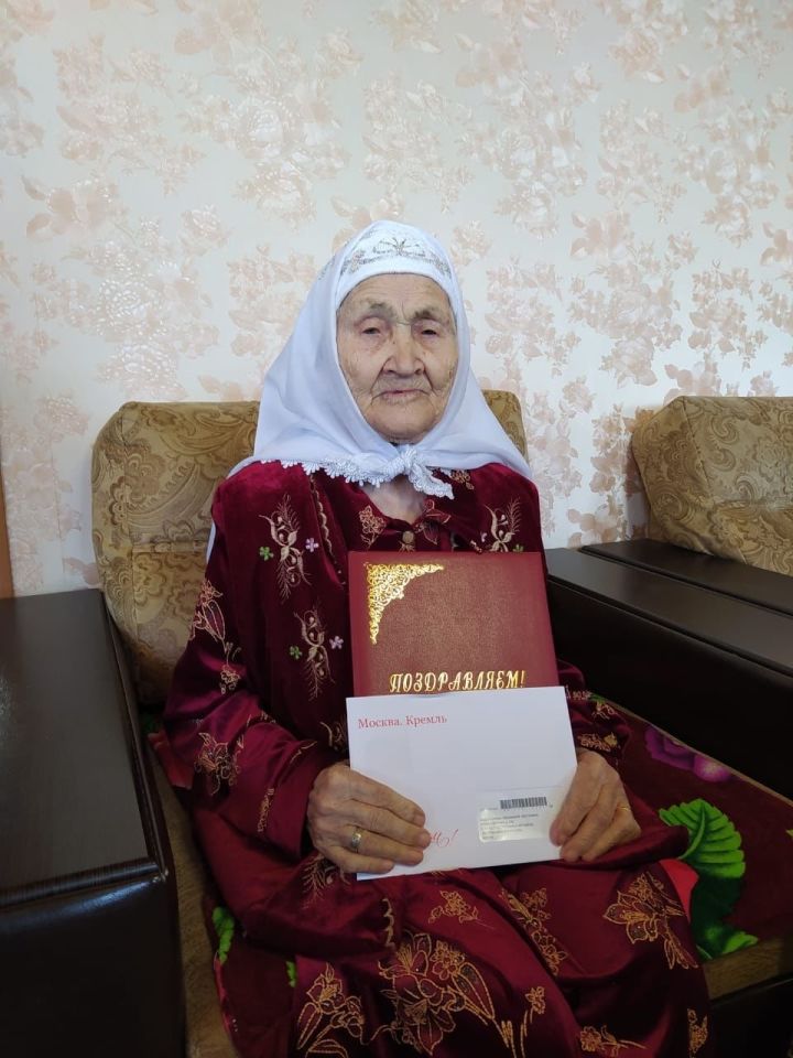 Чыты авылында яшәүче  Мөнәвәрә Һадиуллинага туксан яшь тулды