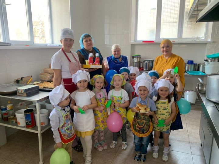 В пестречинском детском саду поздравили с профессиональным праздником поваров