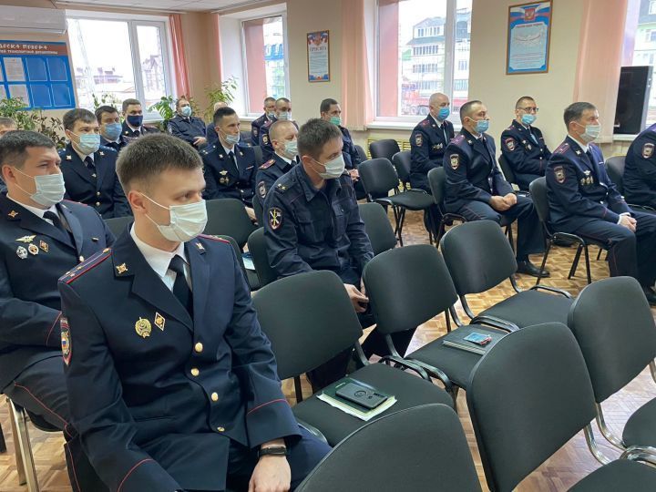 Полиция хезмәткәрләре көнендә Питрәч район эчке эшләр бүлегендә тантаналы чара узды