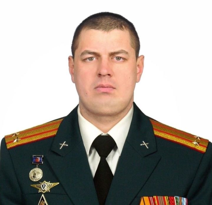Питрәчле Динар Хаметов 16 яшеннән хәрбиләр сафында