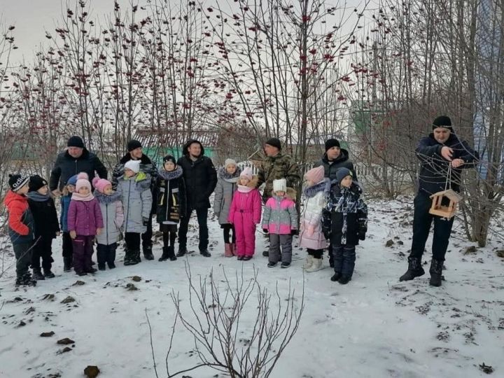 Во всех сельских поселениях района проходит акция «Каждой пичужке - своя кормушка»