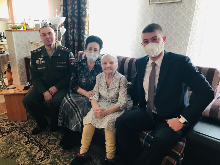 Нина Куприянова сугыш дәвамында Подольскта хезмәт итә