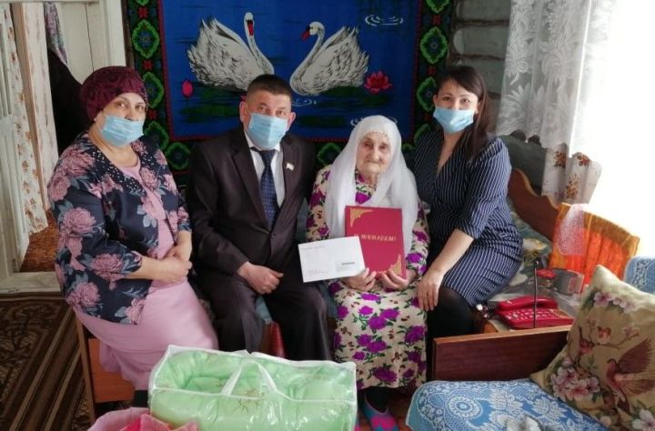 Питрәч районында яшәүче 90 яшьлек юбилеен билгеләп үтте