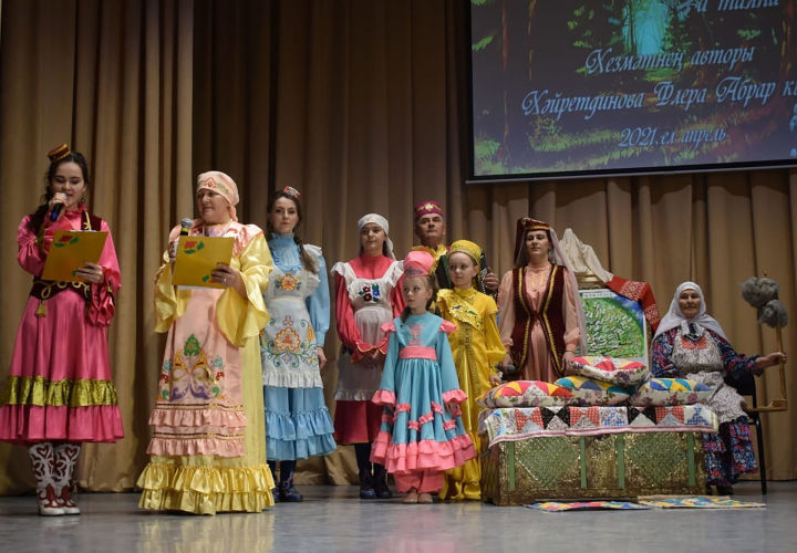 Хәйретдиновлар гаиләсе безнең районны нәсел шәҗәрәсе фестивалендә тәкъдим итте