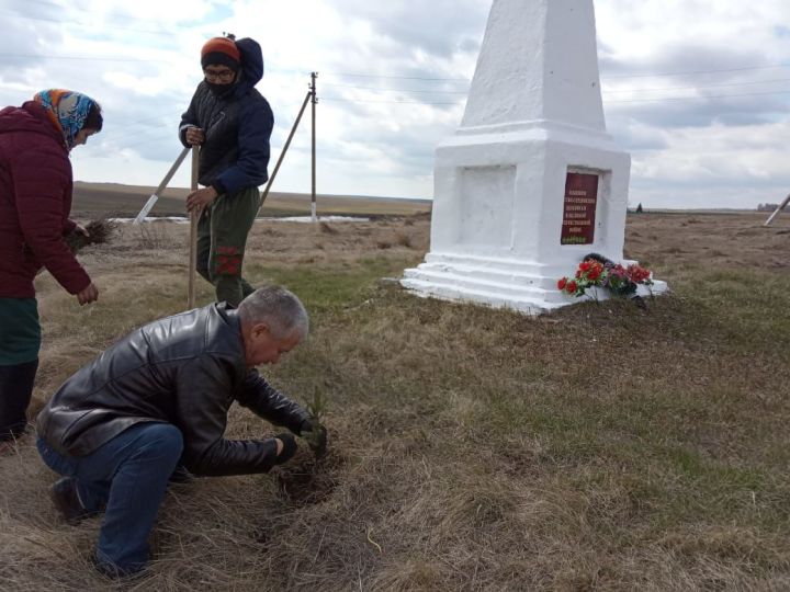 Жители района принимают участие в акции «Сад памяти»