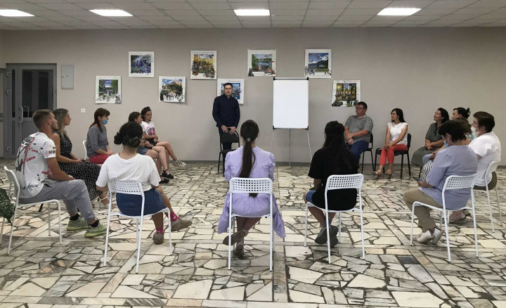 Питрәч яшьләре депутат һәм Татарстан «Яшь гвардия»се җитәкчесе Динар Бариев белән фикер уртаклашты