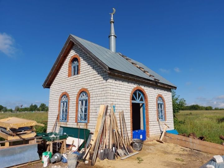 Питрәч авылы мөселман зираты йортында идән җәйделәр