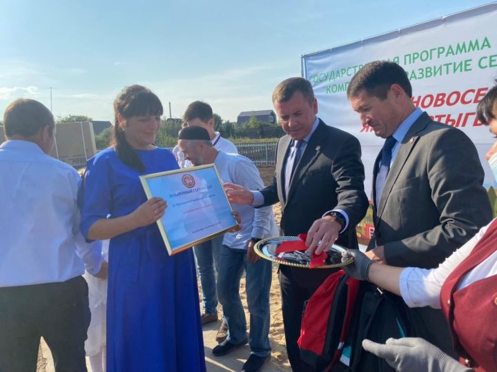 Питрәч районының Колай авылында биш гаиләгә яңа шәхси торак бирелде