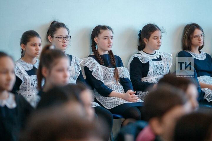 Россиядә укучыларга унар мең сумны 2 августтан түли башлыйлар