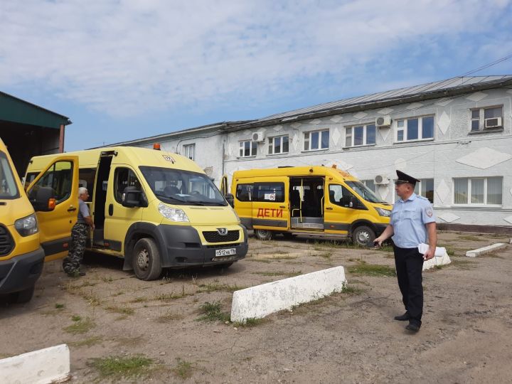 В Пестрецах проверили школьные автобусы