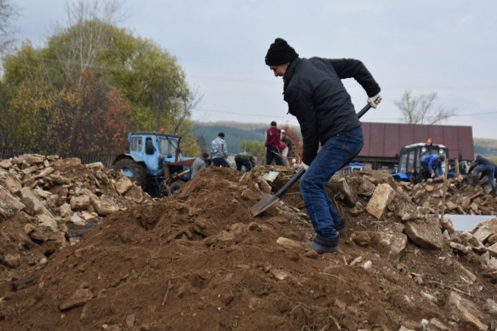 В селе Чита провели средник у будущей стелы в честь выдающегося земляка