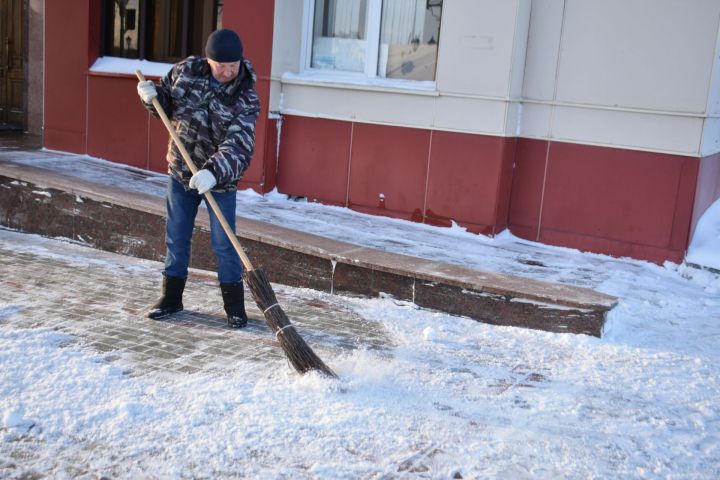 В Пестрецах подъездные дороги к соцобъектам почищены