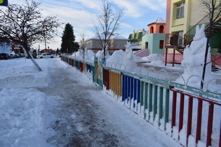В Пестрецах подъездные дороги к соцобъектам почищены