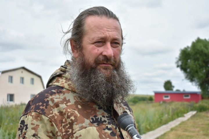 Приход добровольцев: почему батюшка из пестречинского села повез гуманитарный груз в Мариуполь