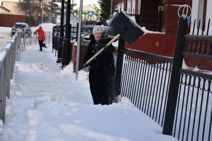 В Пестрецах подъездные дороги к соцобъектам почищены
