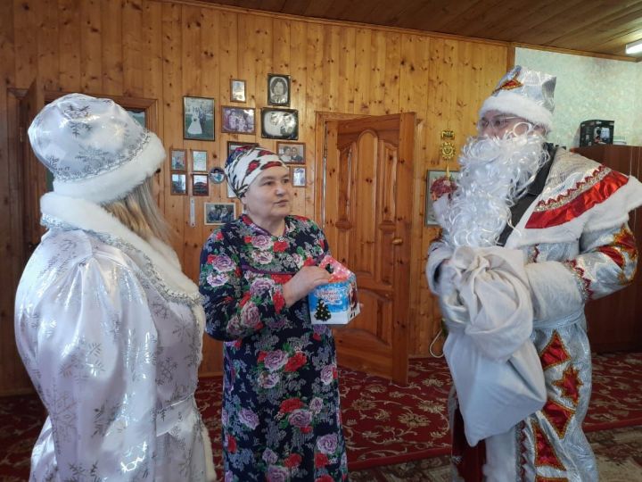 Пестречинская редакция оригинально поздравила своих ветеранов с наступающим Новым годом