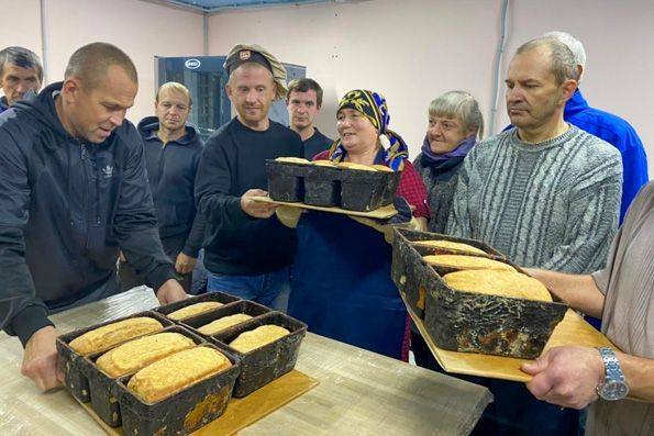 В Благовещенском храме села Русские Казыли проходят занятия по изготовлению выпечки