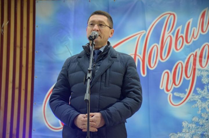Ильхам Кашапов поздравил жителей района с наступающим Новым годом