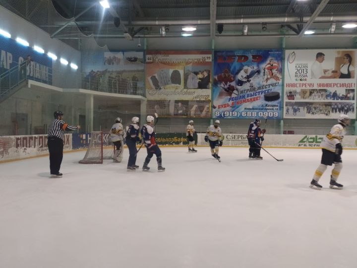 В ледовом дворце "Пестрецы-Арена" прошла вторая игра 1/4 финала чемпионата ПЛХЛ