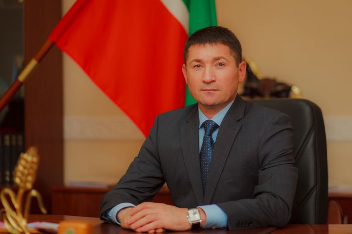 Питрәч районы башлыгына "Фидакарь хезмәт өчен" медале тапшырылды