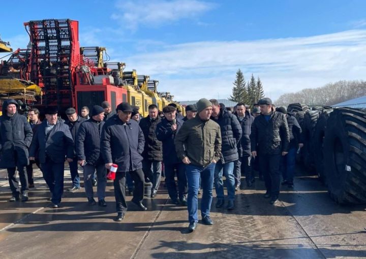 В Апастовском районе провели заседание зонального штаба по подготовке техники к весенне-полевым работам