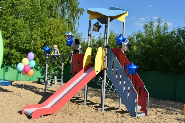 В Пестречинской школе-интернате появилась детская площадка