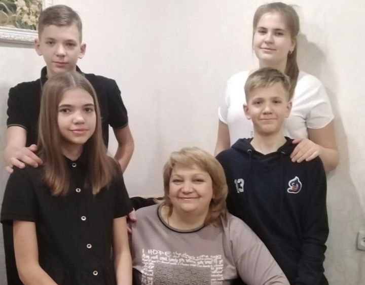 Питрәч авылыннан Волковлар гаиләсе күп балалы гаилә булуның авырмы яки җиңелме икәне турында сөйли
