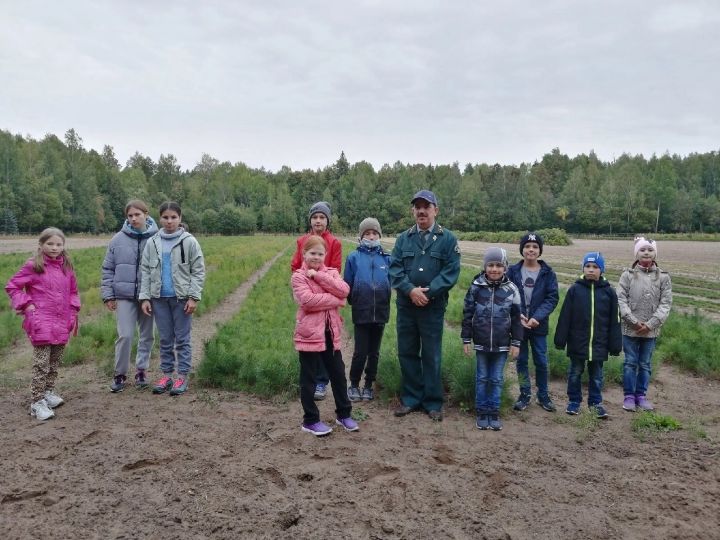 Воспитанники приюта «Шатлык» познакомились с профессией лесника