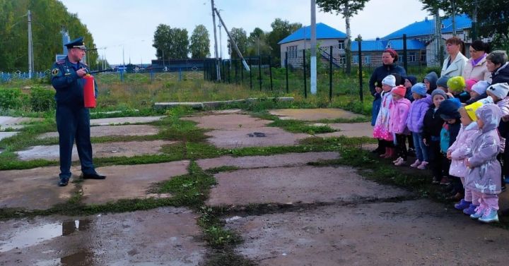 В Кулаевском детском саду провели учебную эвакуацию