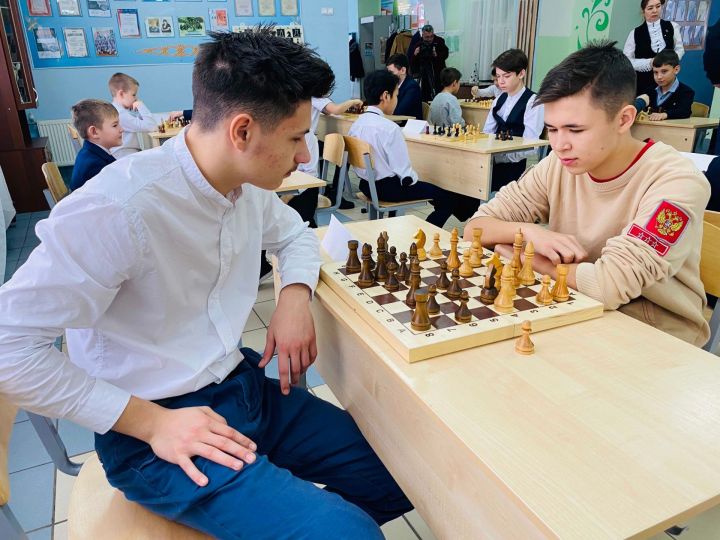 Среди юных пестречинцев устроили шахматно-шашечный турнир