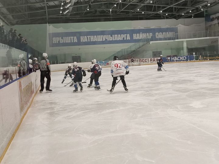 Пестречинские хоккеисты одержали первую победу в первенстве Татарстана