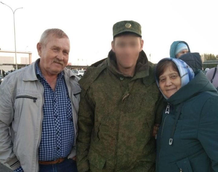 Жизнью военнослужащего в зоне СВО из села Карповка поделились его родители