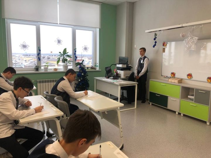 В пестречинских школах прошла региональная акция «Всё решают только знания: разберем со специалистом!»