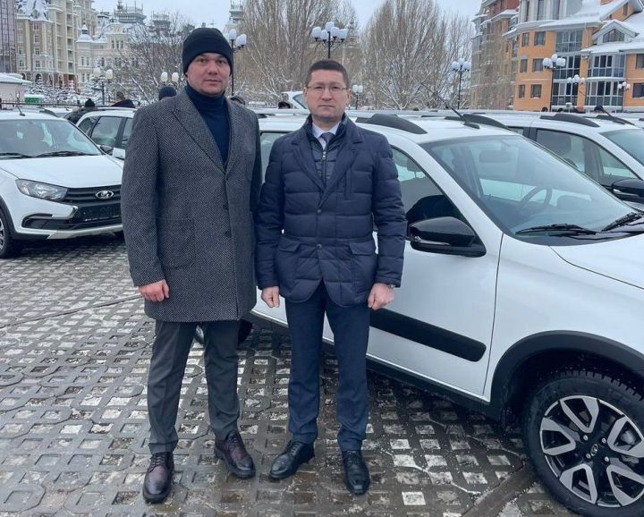 Отдел культуры Пестречинского района получил ключи от нового автомобиля
