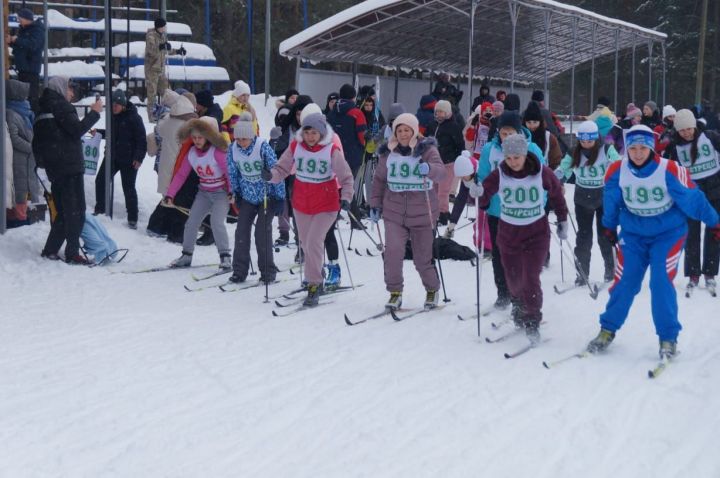 Более 3 тысяч пестречинцев встали сегодня на лыжи
