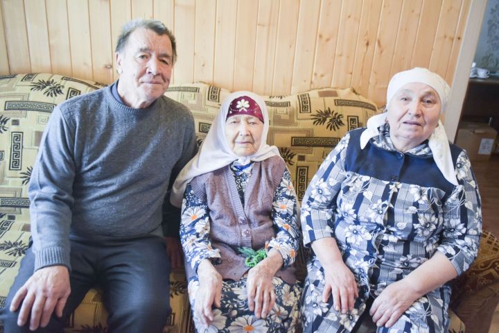 Жительнице села Салкын Чишма Умхание Исмагиловой исполнился 101 год