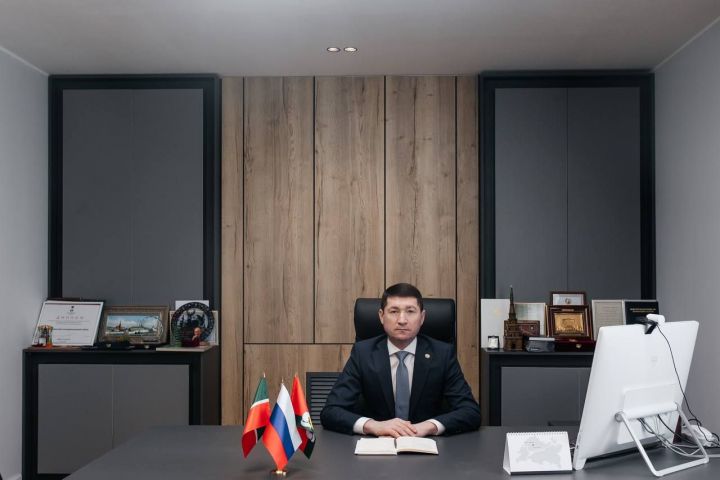 Район башлыгы Илһам Кашапов питрәчлеләрне Ватанны саклаучылар көне белән котлады