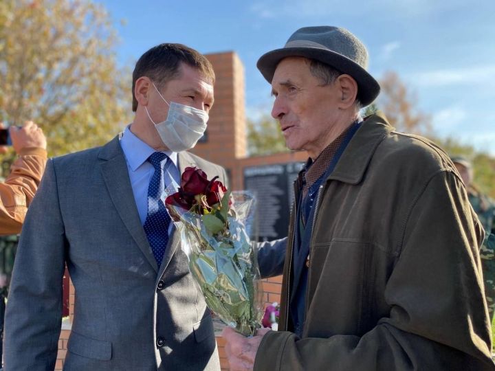 Глава района Ильхам Кашапов поздравил пестречинцев с Днём защитника Отечества